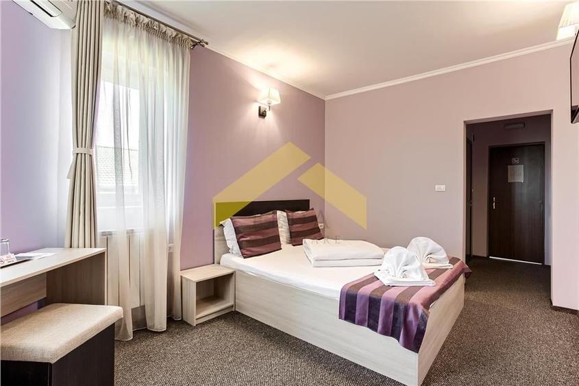Casă individuală cu 13 camere cu Canalizare în Micălaca