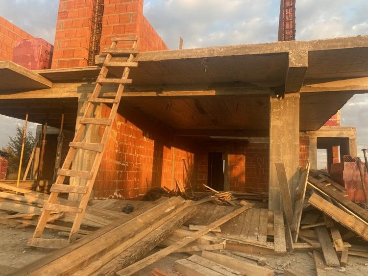 Duplex cu 4 camere cu Canalizare în Dumbrăvița