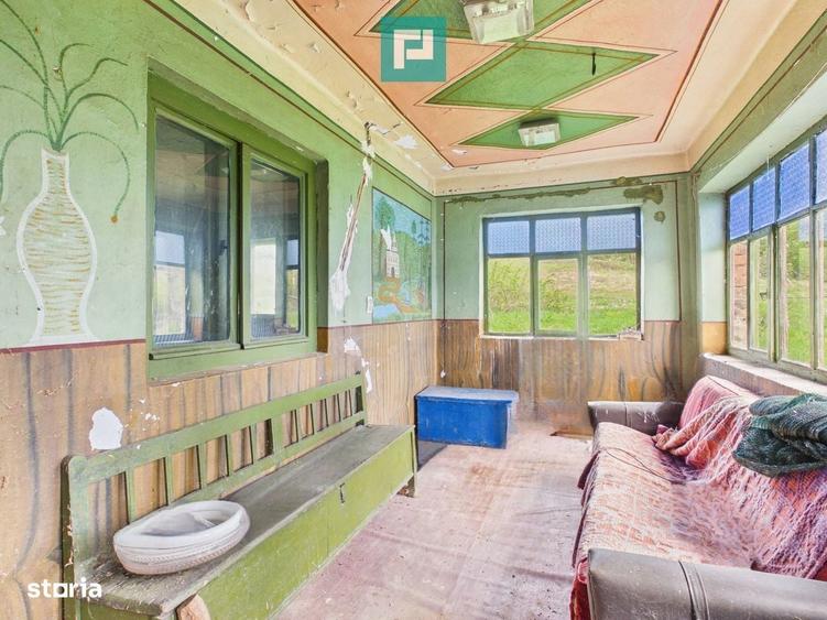 Casă cu 2 camere cu Teren 17681 Mp în Almaș