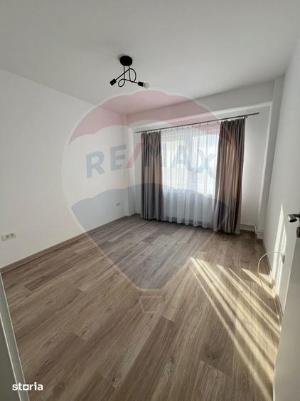 Apartament cu 4 camere în Polivalentă