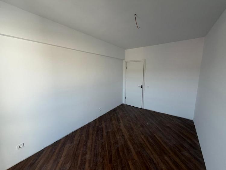 Apartament cu 3 camere semidecomandat în Florești — fotografia 2