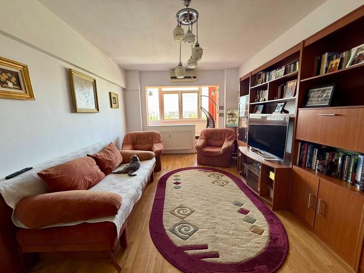 Apartament cu 4 camere decomandat în Drumul Taberei