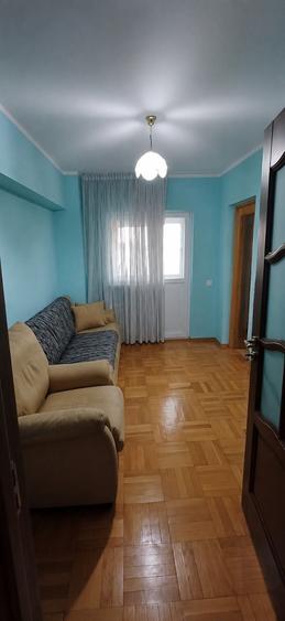 Apartament cu 4 camere decomandat în Banca Națională