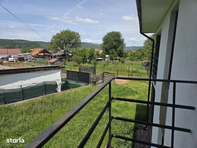 Casă cu 4 camere în Țițești