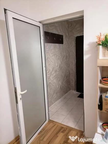 Garsonieră decomandată în Vest