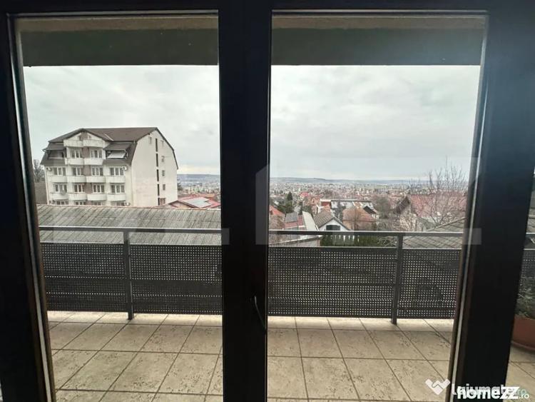 Apartament cu 4 camere decomandat în Semicentral