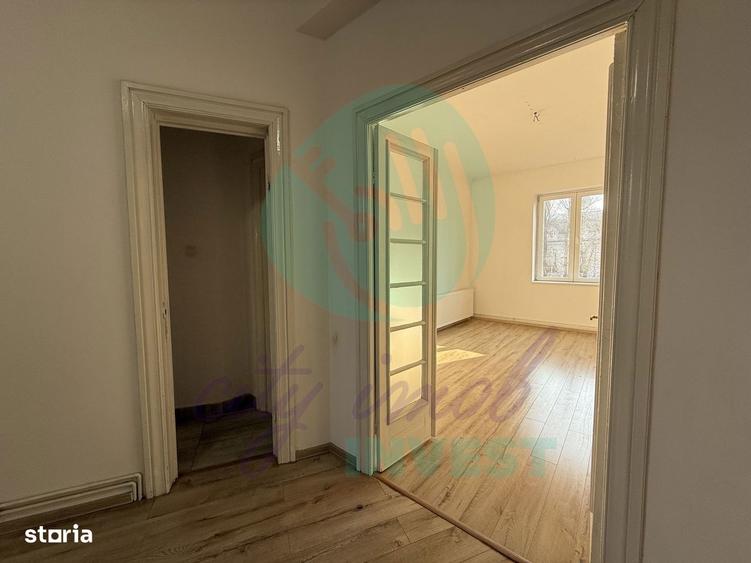 Apartament cu 3 camere semidecomandat în Romană