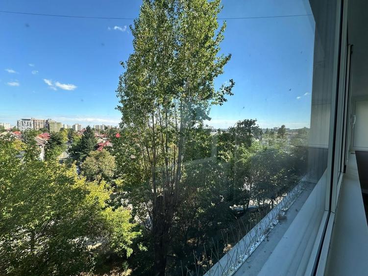 Apartament cu 3 camere semidecomandat, mobilat în Barbu Văcărescu