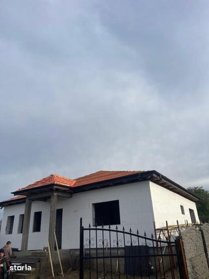 Casă cu 3 camere cu Teren 450 Mp în Malu Mare