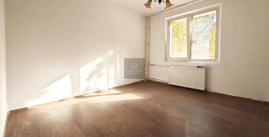 Apartament cu 3 camere semidecomandat în Titan