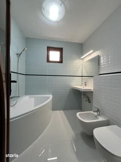 Apartament cu 3 camere decomandat în Delfinariu