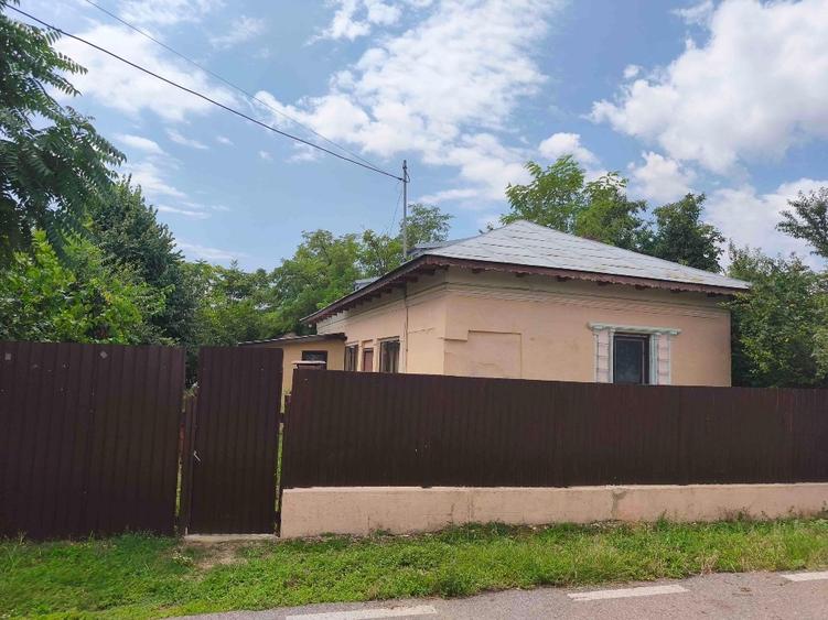 Casă individuală cu 5 camere cu Teren 1400 Mp în Ologeni