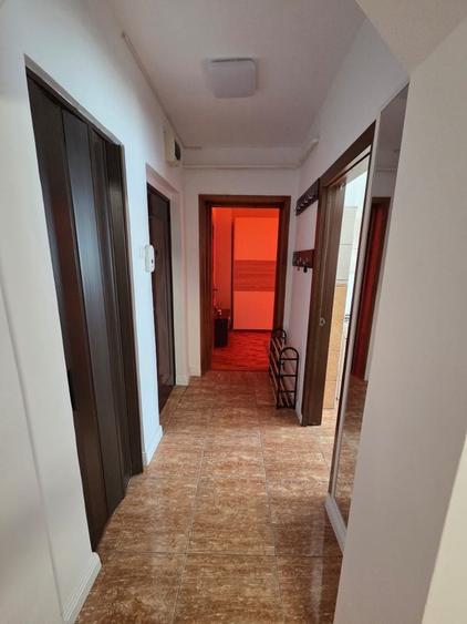 Apartament cu 3 camere semidecomandat în Central