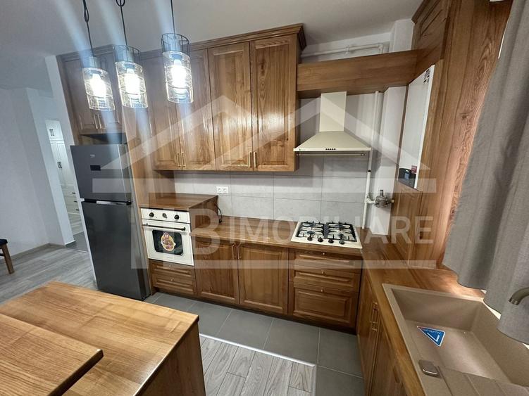 Apartament cu 3 camere decomandat în Libertății