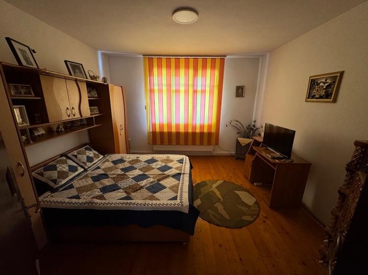 Casă individuală cu 5 camere cu Canalizare în Central