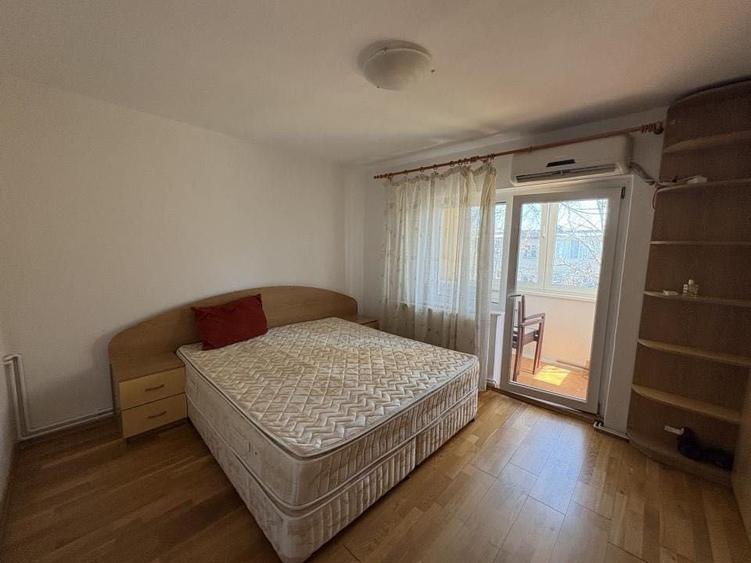 Apartament cu 3 camere decomandat în Păcii