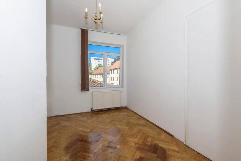 Apartament cu 3 camere în Brașovul Vechi