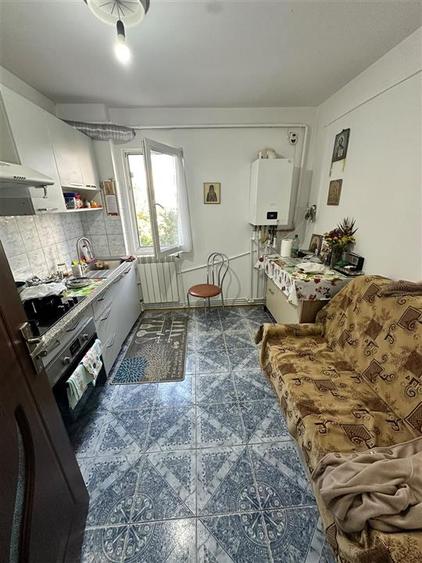 Apartament cu 2 camere semidecomandat în Podu Roș