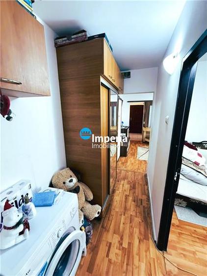 Apartament cu 3 camere semidecomandat în Alexandru cel Bun