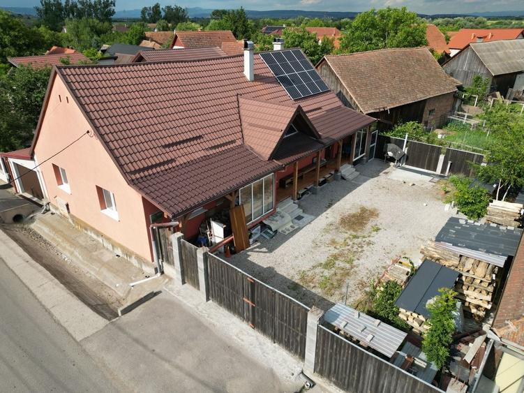 Casă individuală cu 6 camere cu Canalizare în Ilieni