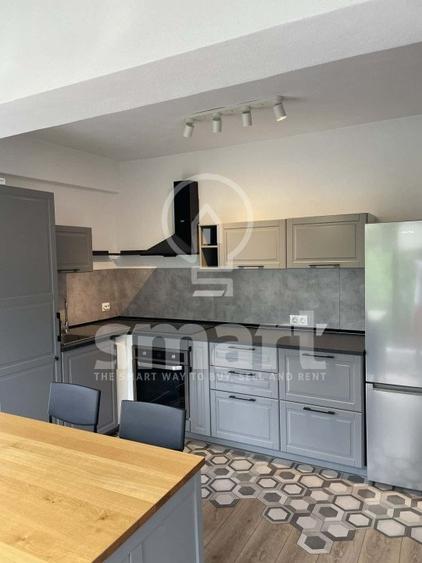 Apartament cu 5 camere semidecomandat, mobilat în Gruia