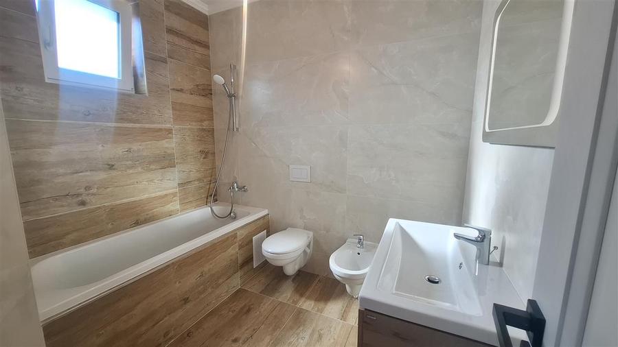 Duplex cu 4 camere cu Canalizare în Valea Lupului