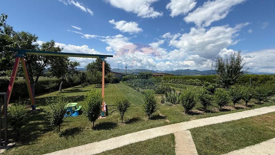 Casă individuală cu 3 camere cu Teren 1667 Mp în Răcoasa