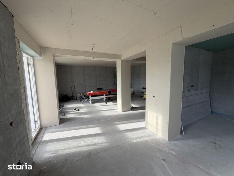 Casă cu 6 camere cu Teren 965 Mp în Brănești
