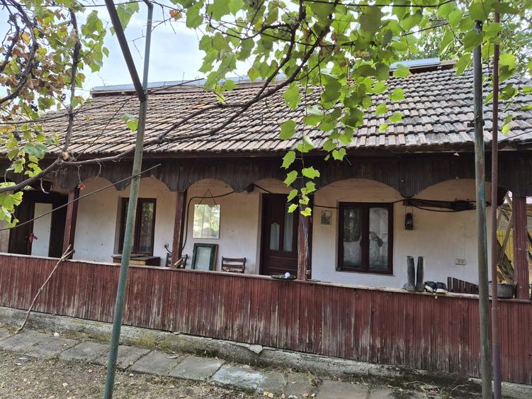 Casă cu 4 camere în Central