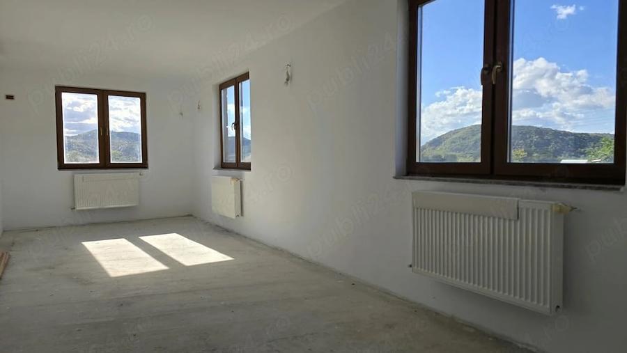 Casă cu Teren 830 Mp în Brănișca