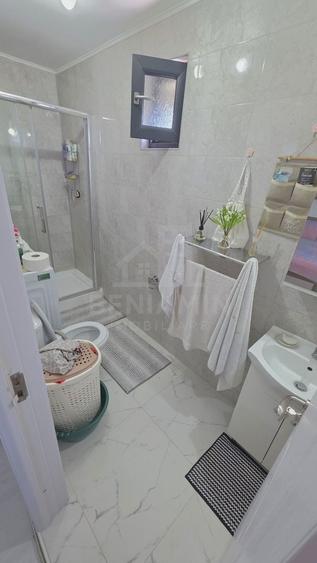 Garsonieră decomandată, mobilată în Craiovița Nouă