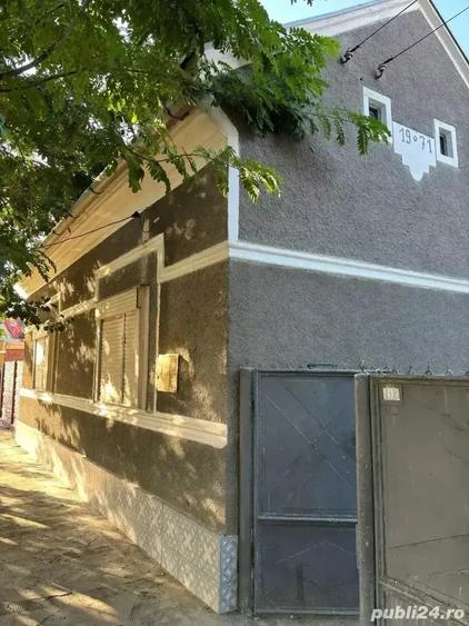 Casă cu 5 camere cu Teren 1800 Mp în Crai Nou
