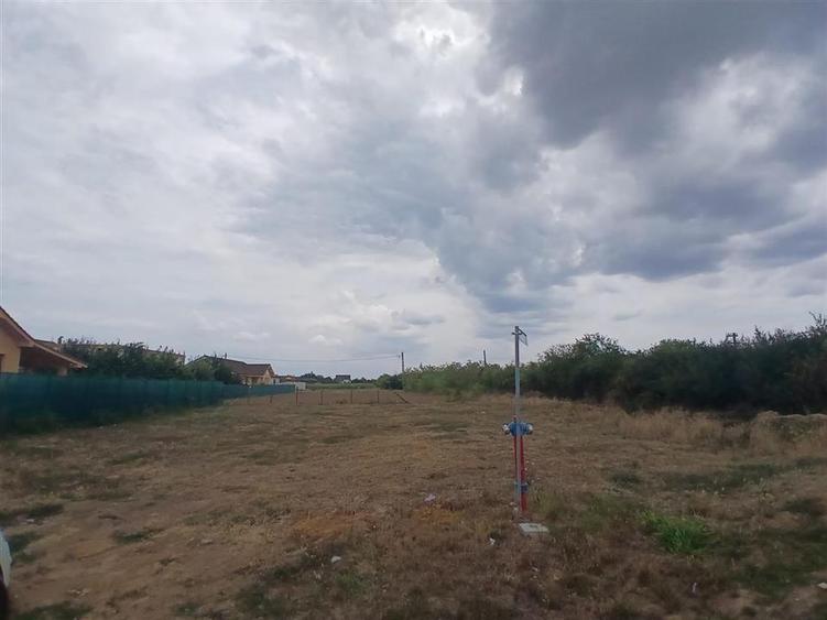 RECO Teren intravilan in Santandrei strada Macului - 1