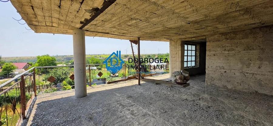 Casă cu 5 camere cu Teren 1250 Mp în Mahmudia