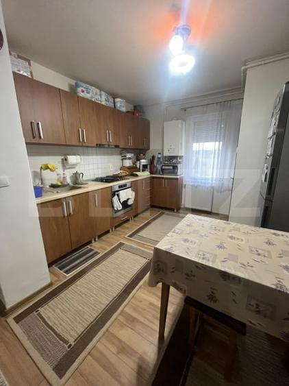 Apartament cu 3 camere decomandat, mobilat în Sângeorgiu de Mureș