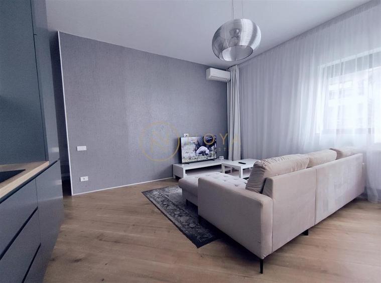 Apartament cu 3 camere semidecomandat, mobilat în Pipera