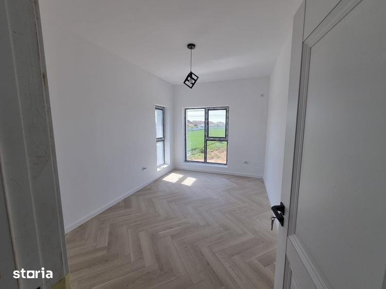 Casă cu 4 camere cu Teren 400 Mp în Domnești