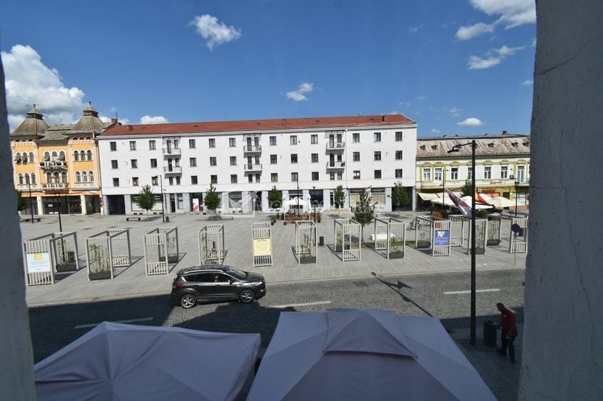 Apartament cu 3 camere semidecomandat în Ultracentral
