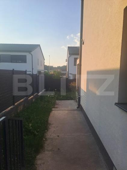 Duplex cu 3 camere cu Canalizare în Sânpetru