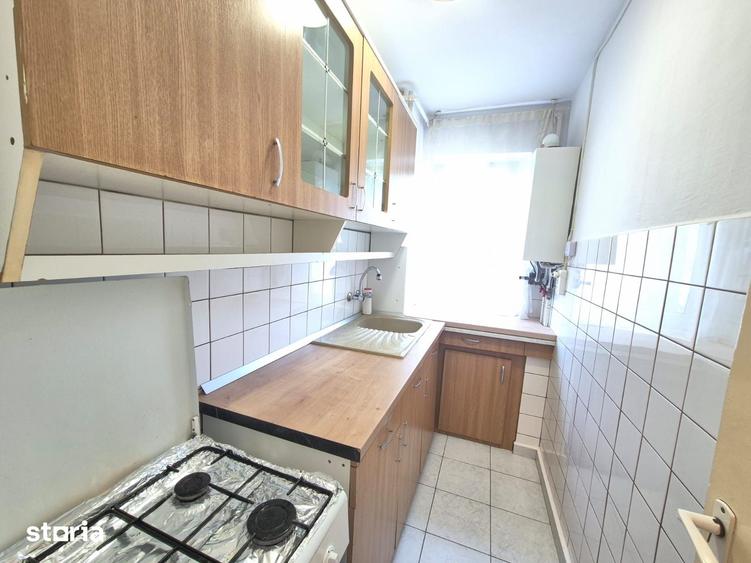 Apartament cu 2 camere semidecomandat, mobilat în Florilor
