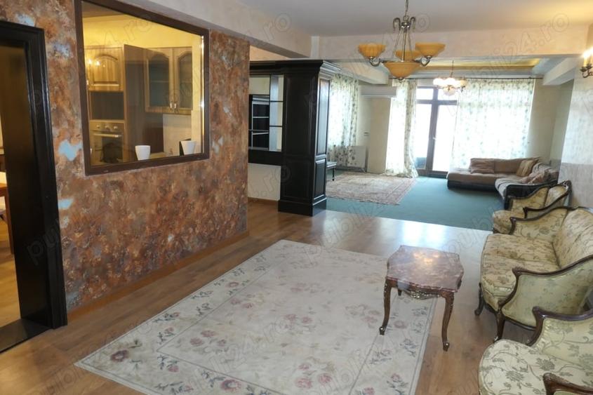 Apartament cu 4 camere decomandat în Central