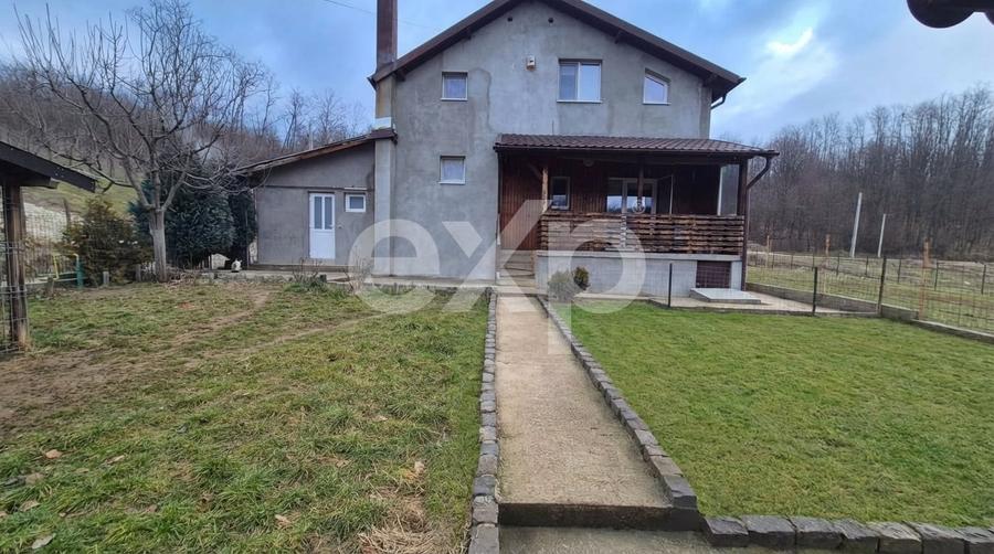 Casă individuală cu 4 camere cu Canalizare în Moșoaia