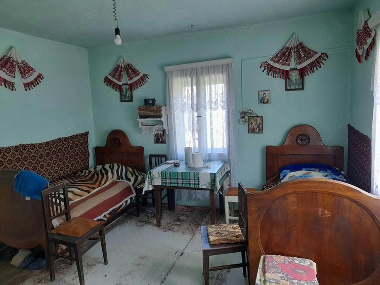 Casă cu 2 camere cu Teren 500 Mp în Vața de Sus