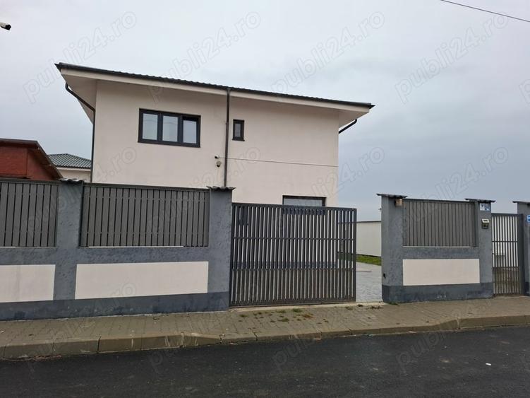 Casă cu 3 camere în Schitu