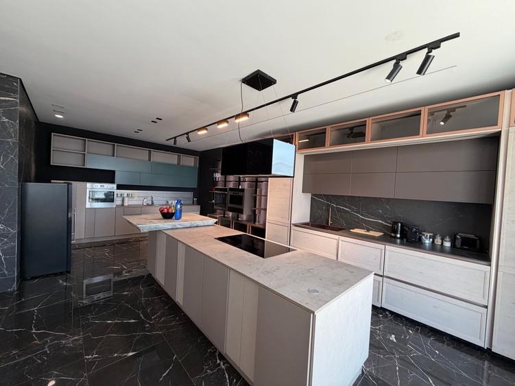 Apartament cu 5 camere decomandat în Domenii