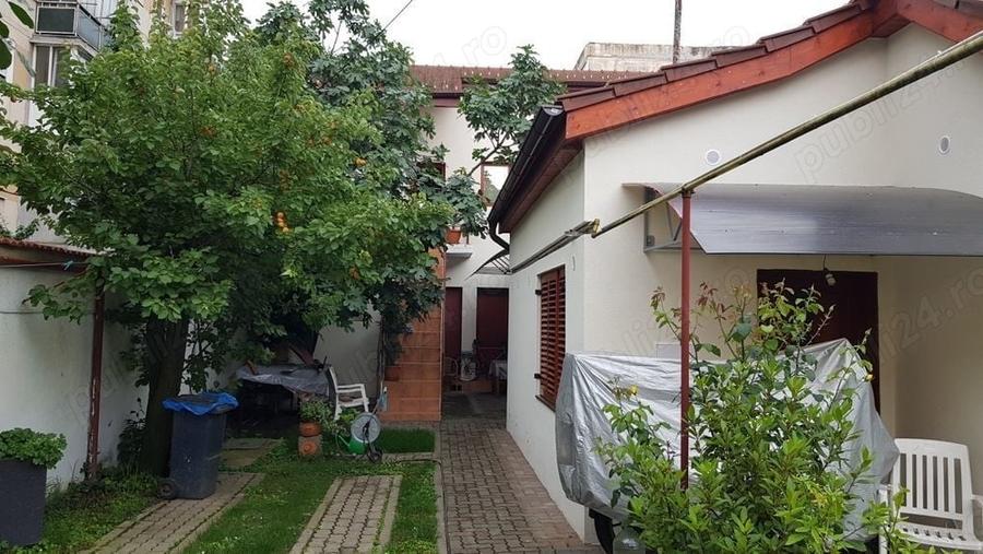 Casă cu 5 camere cu Teren 95 Mp în P-ța Doina