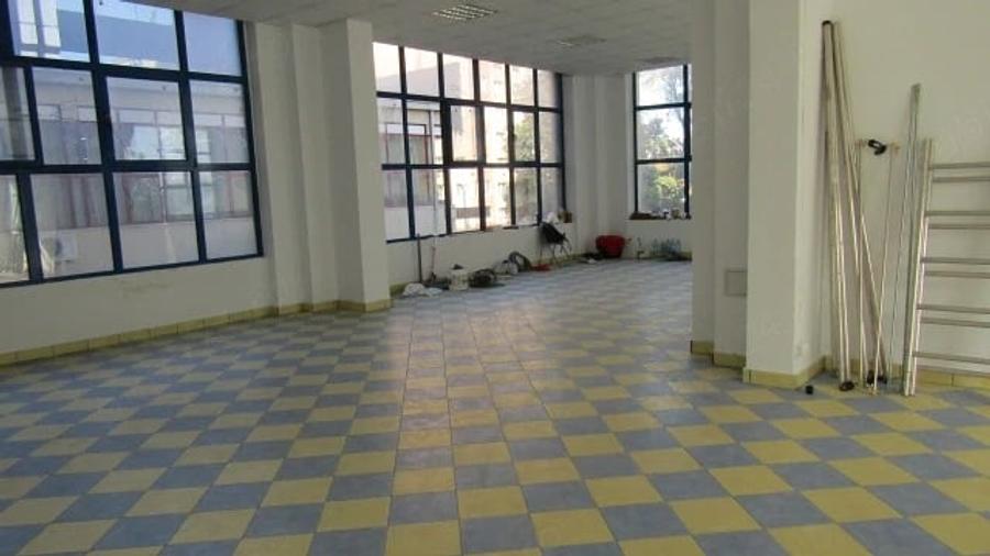 Spațiu comercial, de 310 mp, în Central
