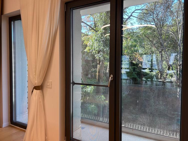Apartament cu 4 camere semidecomandat, mobilat în Dorobanți