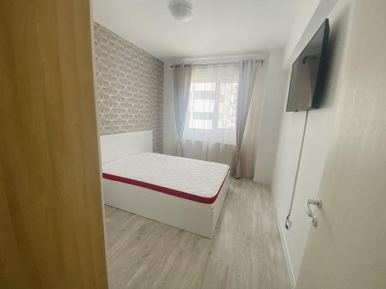 Apartament cu 3 camere decomandat în Roșu