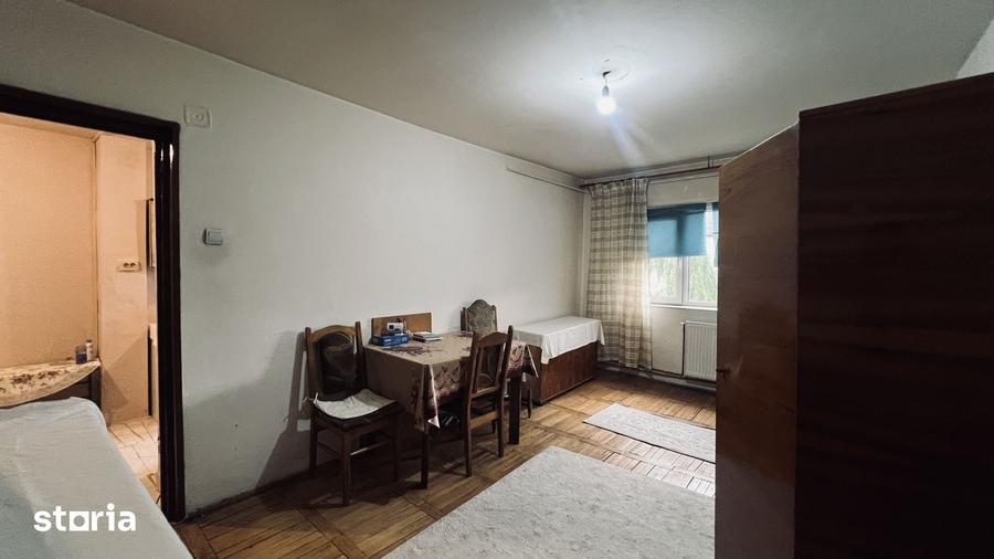Apartament cu 3 camere decomandat în Aradului
